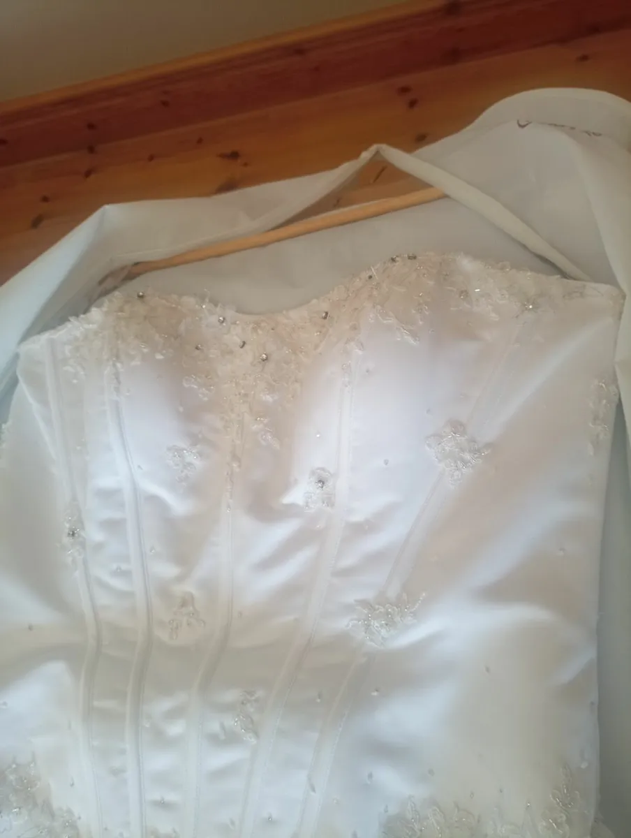 Wedding dress - Image 2