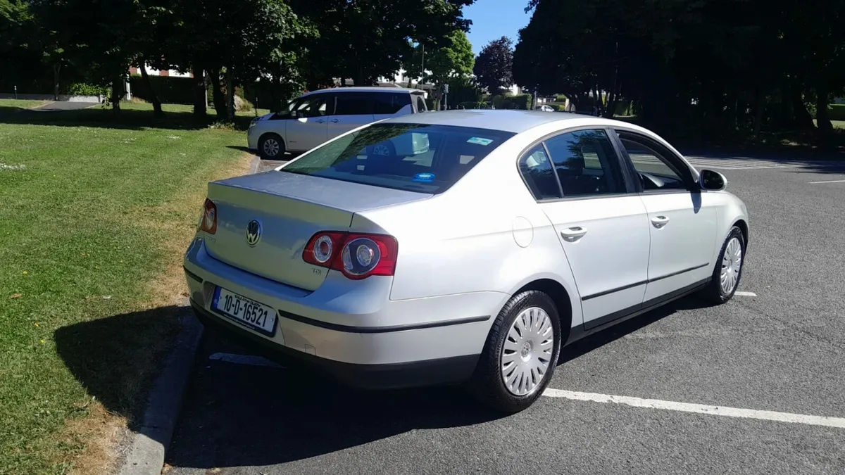 2010 Volkswagen Passat - Image 3