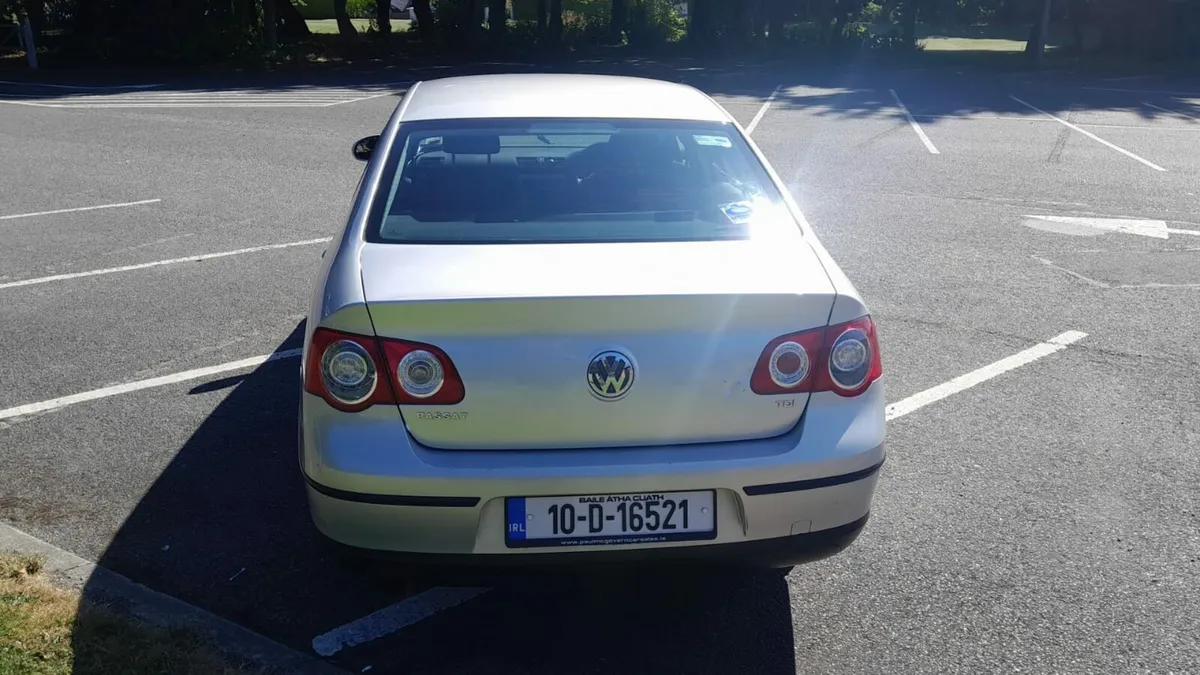 2010 Volkswagen Passat - Image 4