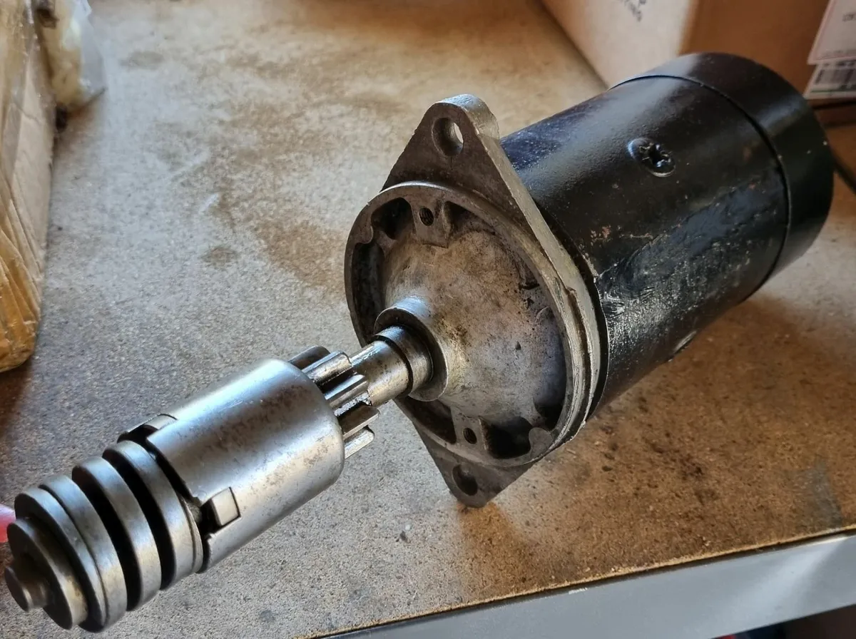 Vintage car parts - Image 1