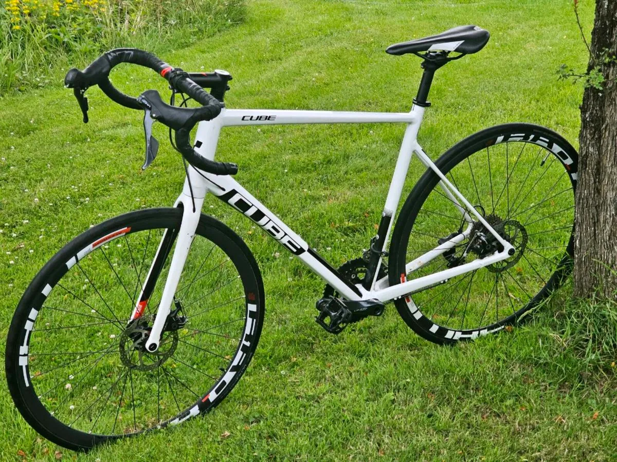 Cube ATTAIN Pro Road Bike - Image 1