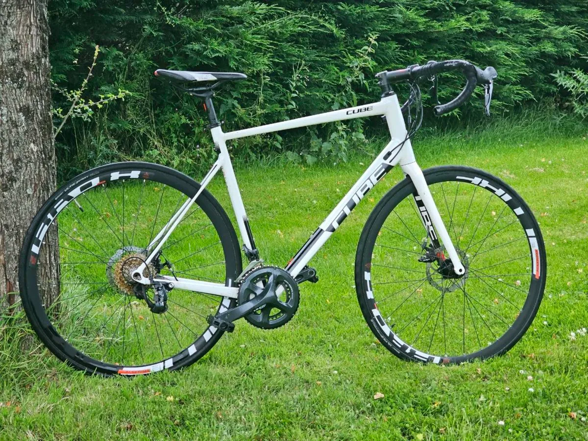 Cube ATTAIN Pro Road Bike - Image 2