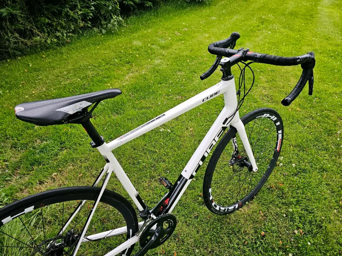 Cube ATTAIN Pro Road Bike - Image 3