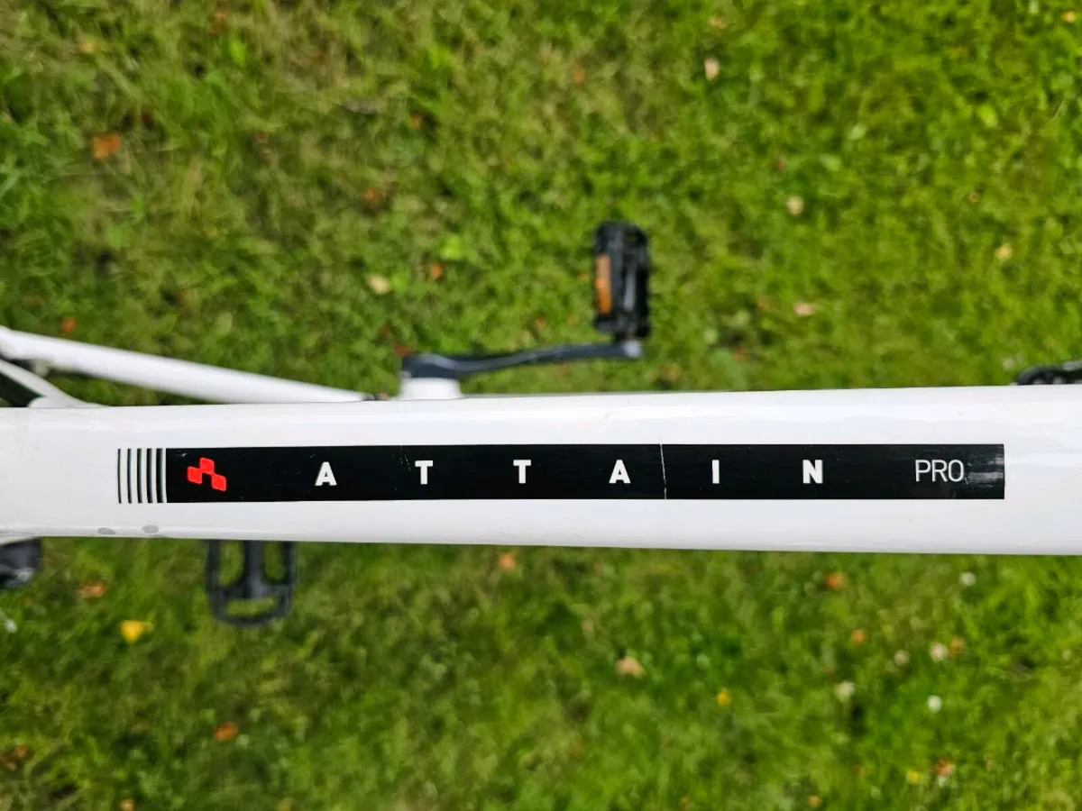 Cube ATTAIN Pro Road Bike - Image 4