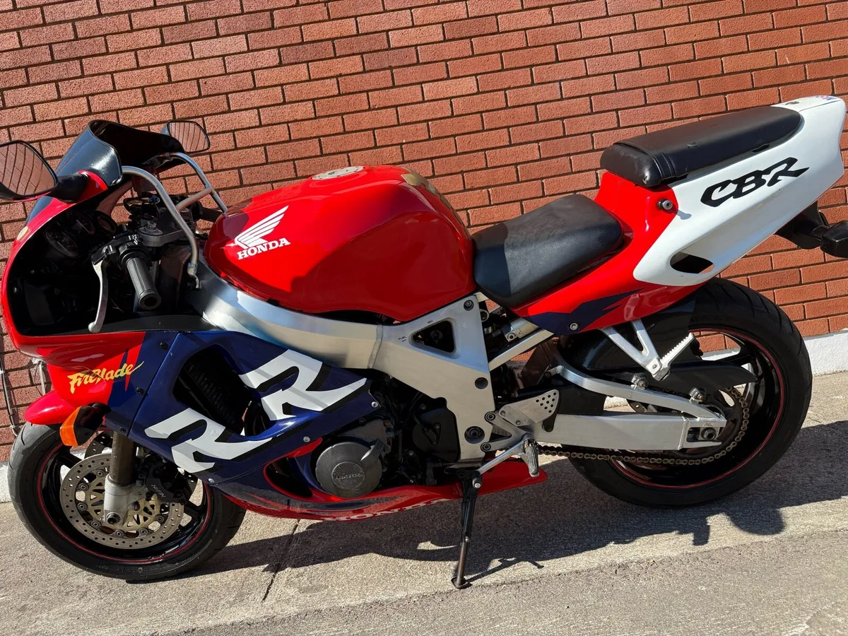 Honda CBR900RR Fireblade - Image 2