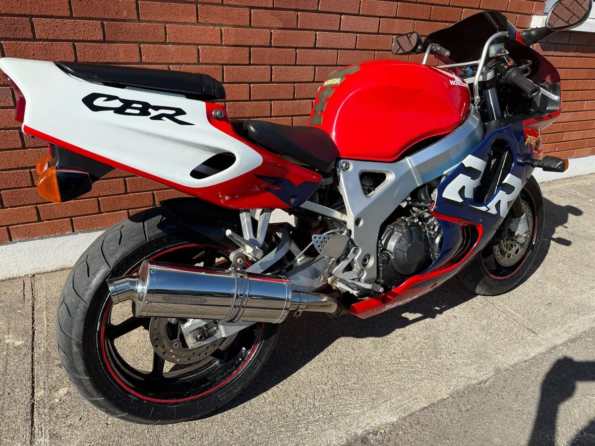 Honda CBR900RR Fireblade - Image 3