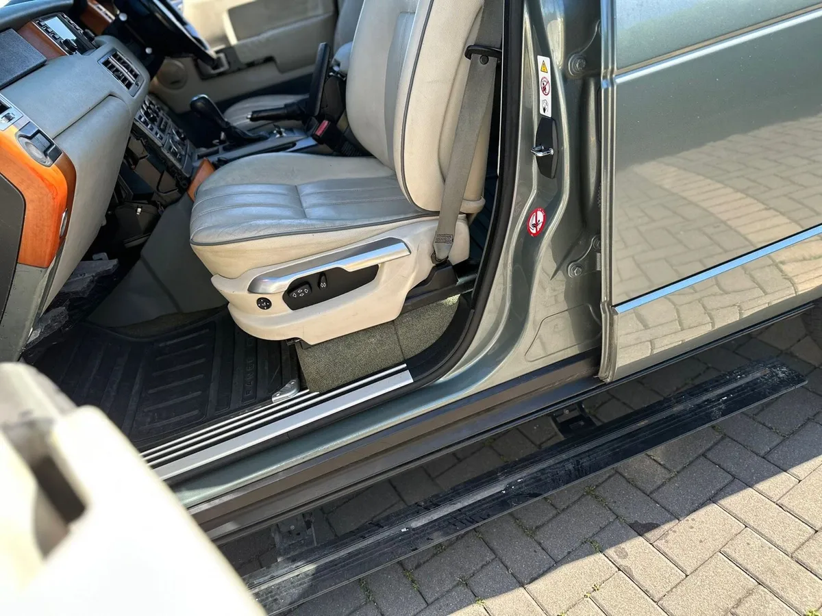 Range Rover Crewcab Tax 04/26 Automatic - Image 3