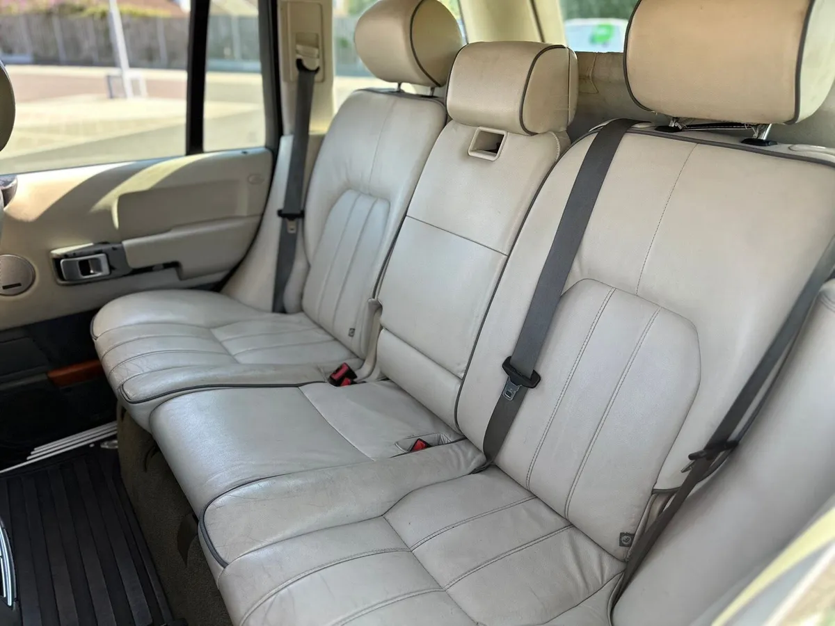 Range Rover Crewcab Tax 04/26 Automatic - Image 4