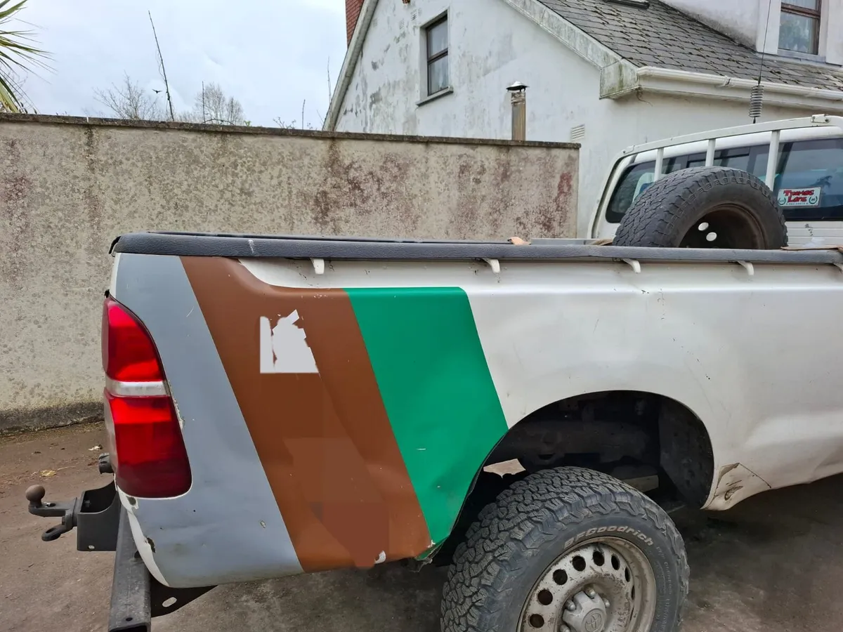 142 Toyota Hilux - Image 3