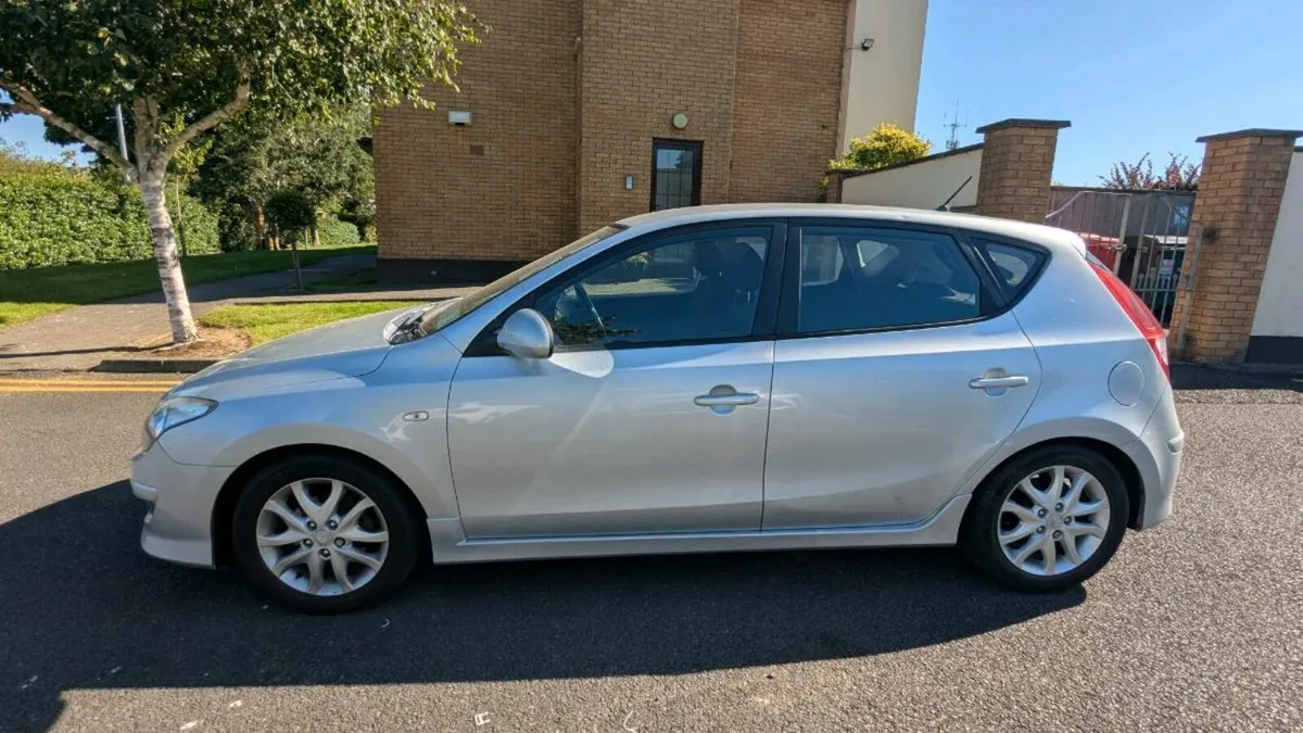 Hyundai i30 , NCT May 26 , Tax 11-25 - Image 4