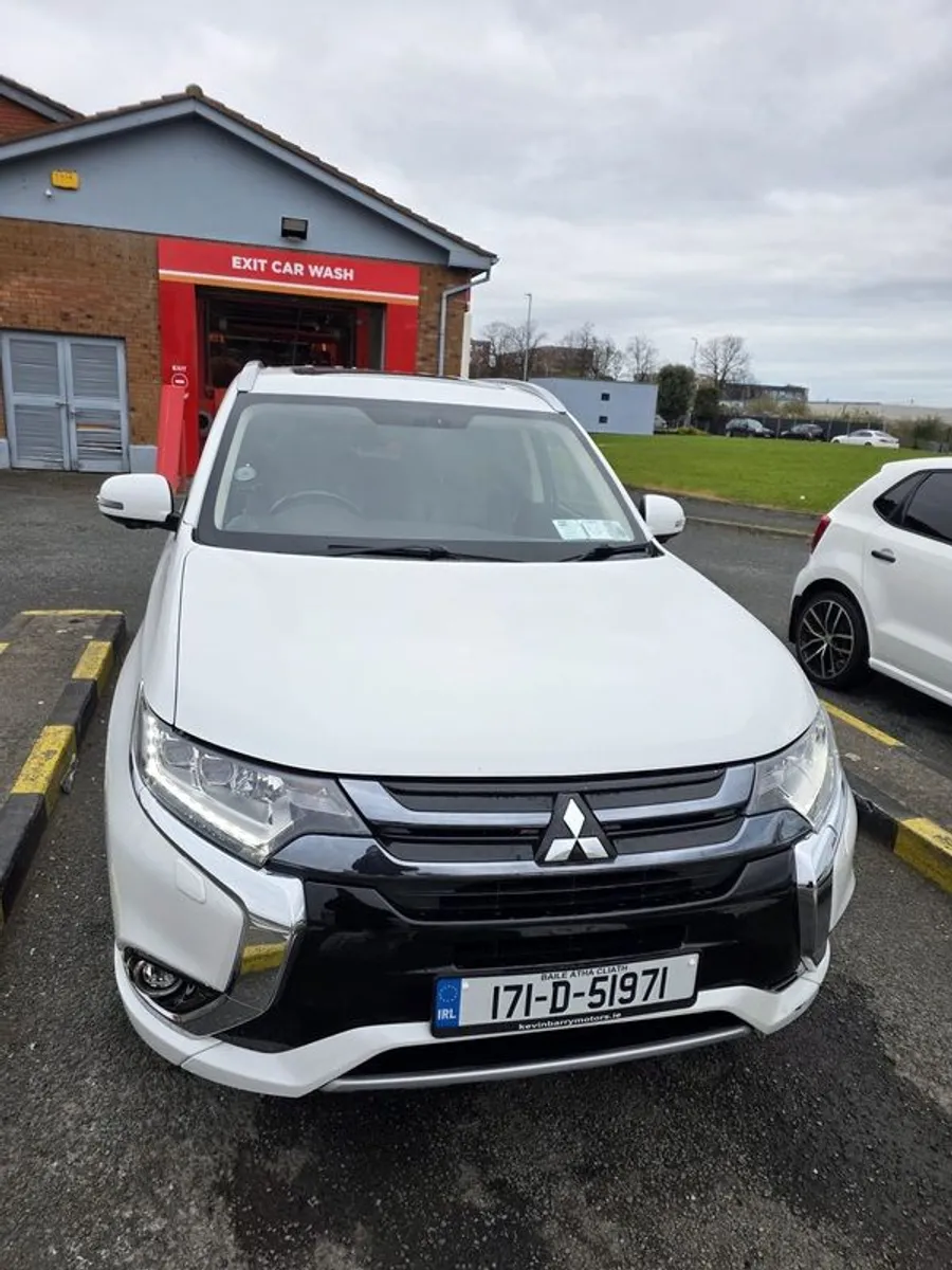 2017 Mitsubishi Outlander - Image 1