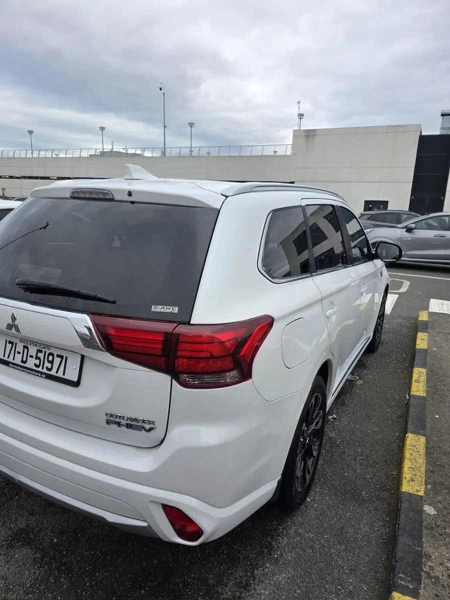 2017 Mitsubishi Outlander - Image 4
