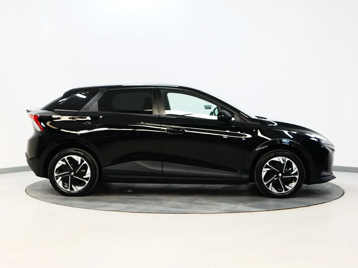 *116* 2023 MG 4 SE - Image 3