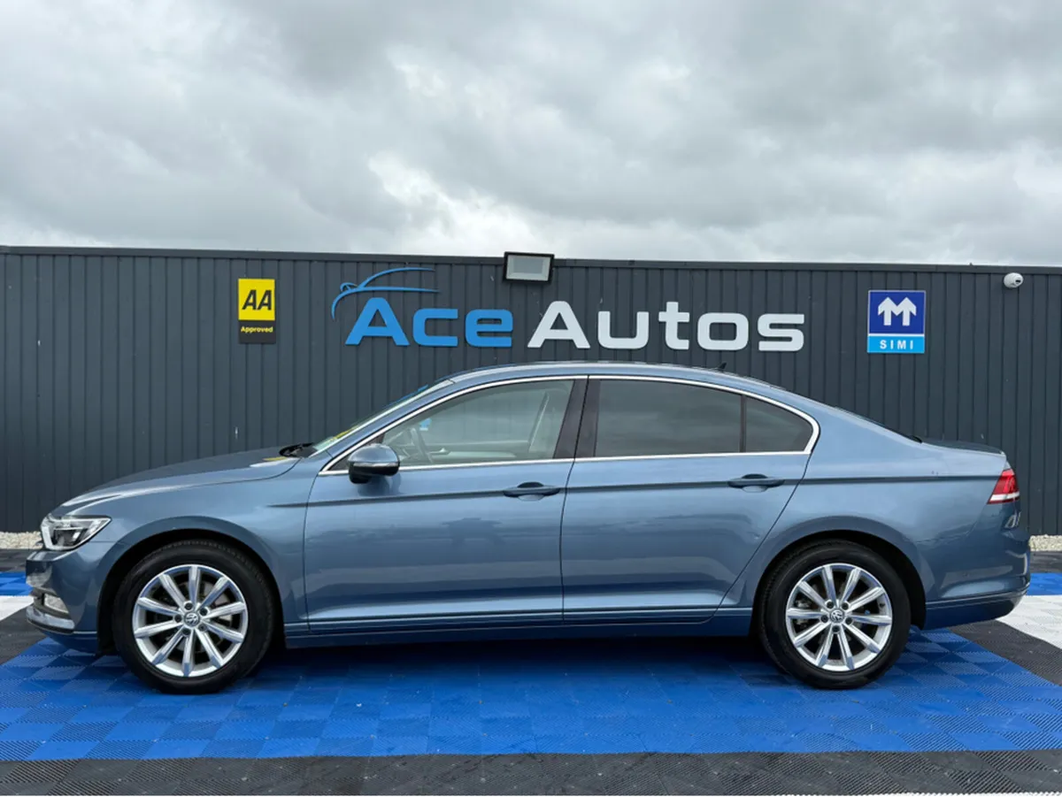 Volkswagen Passat BUSINESS EDT - 2.0L DIESEL - MAN - Image 4