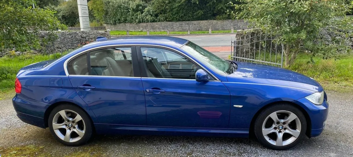 BMW 3-Series 2011 - Image 1