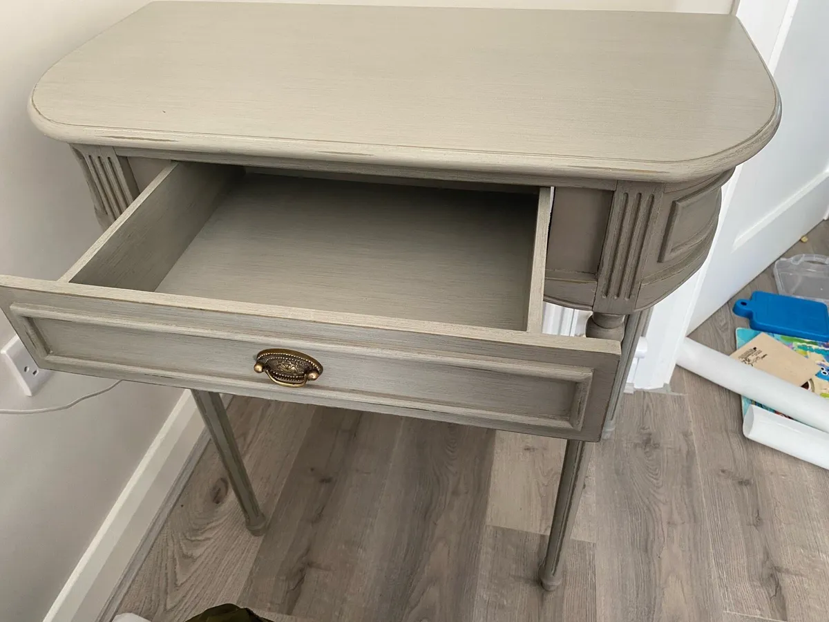 Console Table - Image 3