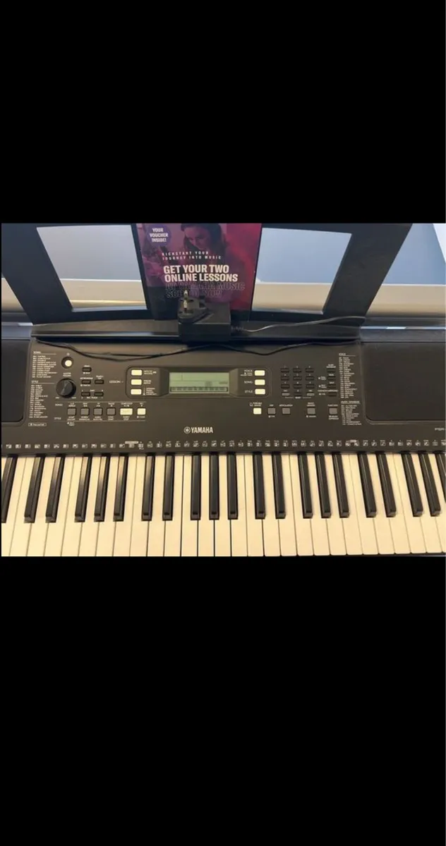 Yamaha PSR-E373 - Image 2