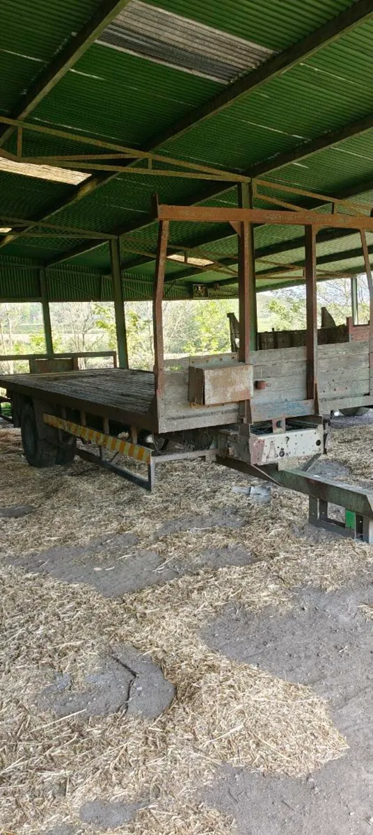 Bale trailer - Image 1