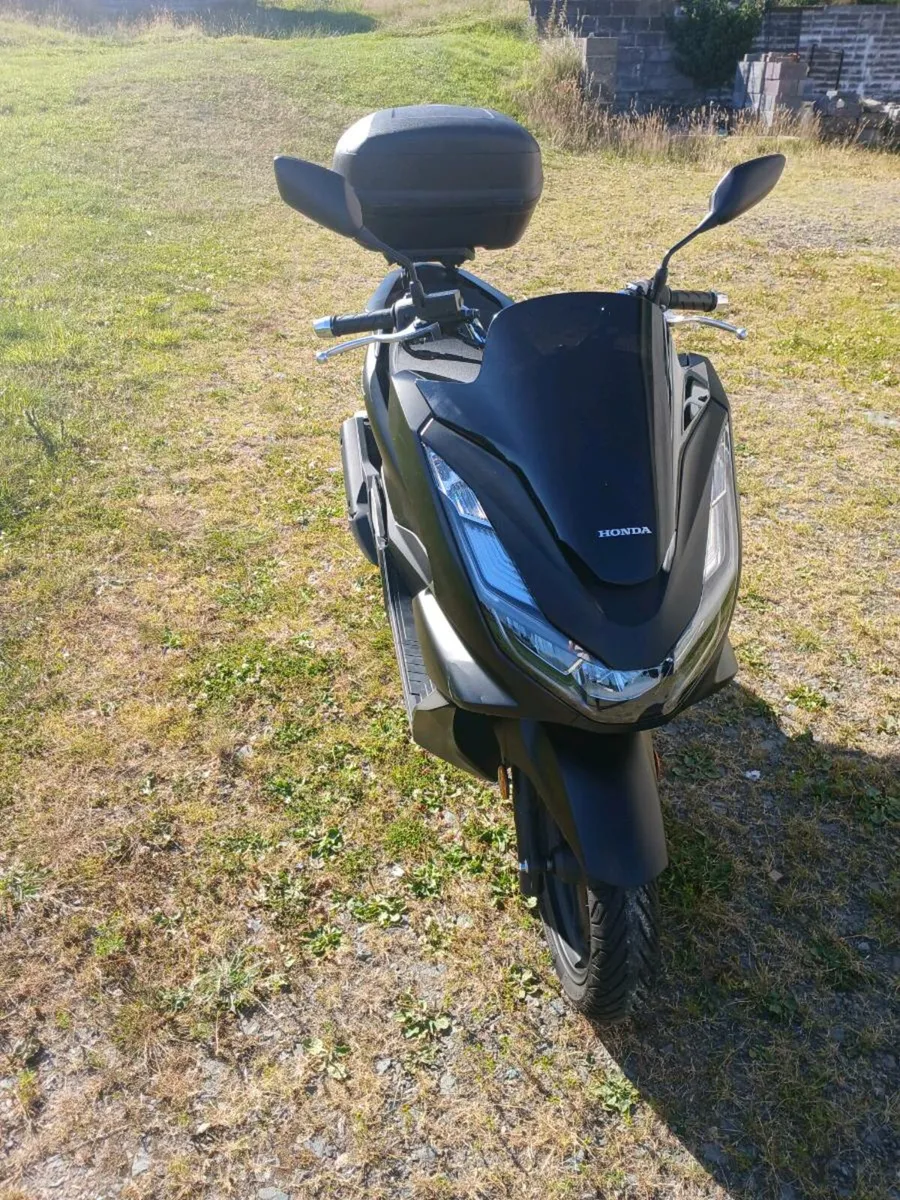 2023 Honda PCX 125 - Image 2