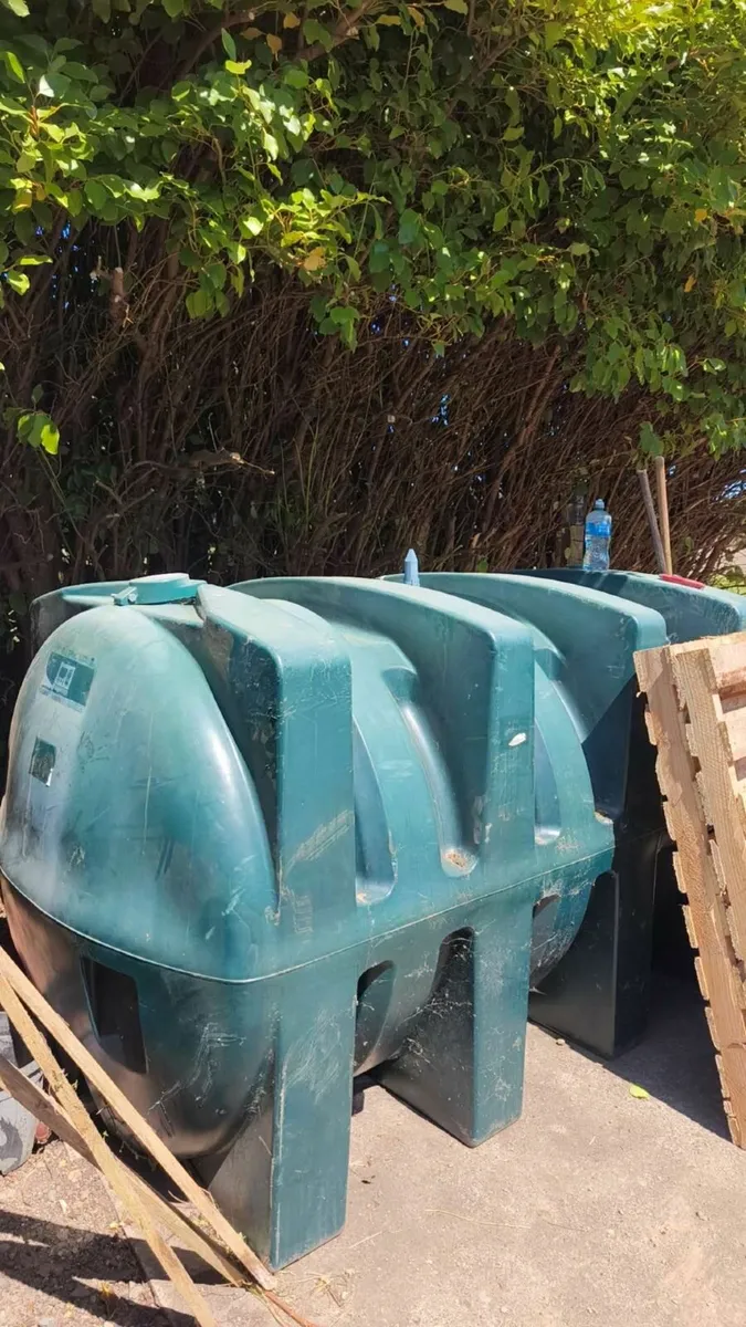 Free oil tank - Image 1