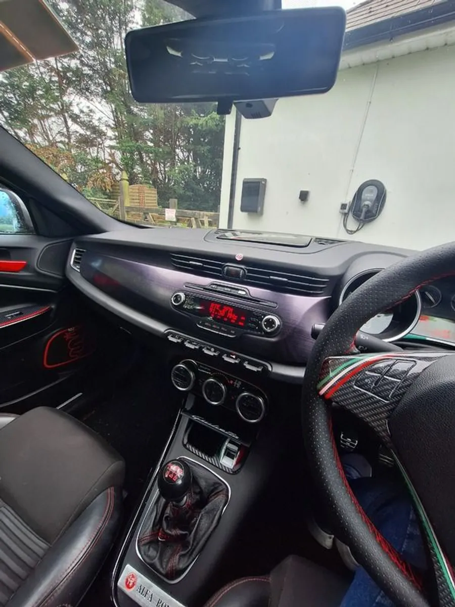 2011 Alfa Romeo Giulietta - Image 4