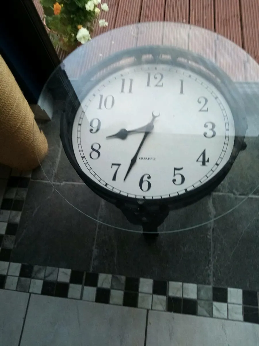 Beautiful Clock Table - Image 1