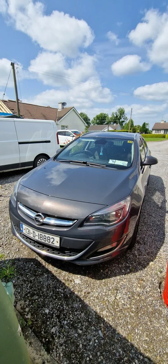 Opel Astra 2013 - Image 1
