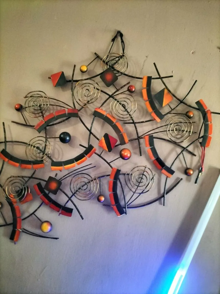Metal artwork wall ornament and lampshade - Image 3