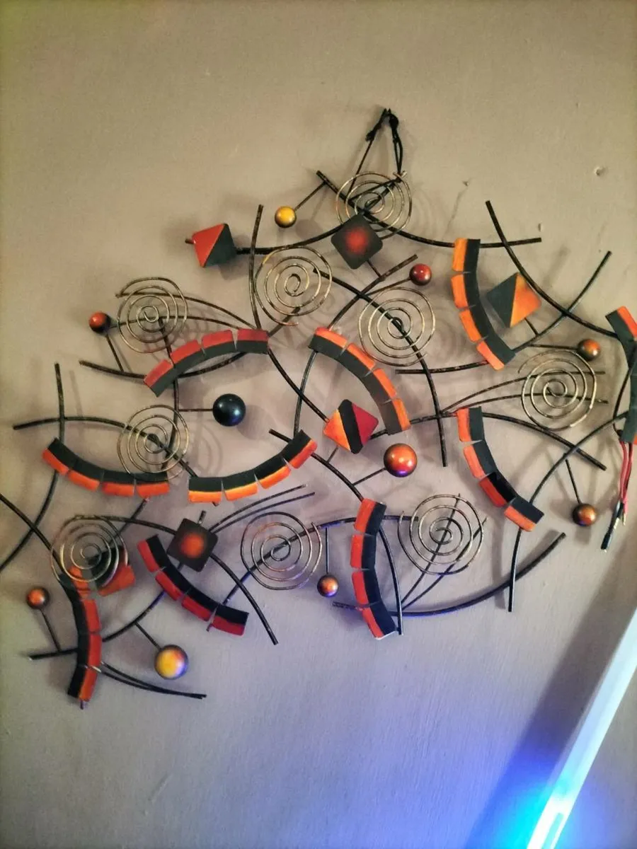 Metal artwork wall ornament and lampshade - Image 4