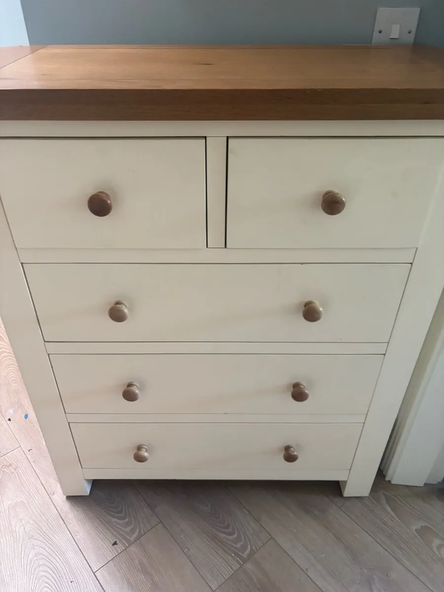 5 drawer chest of drawers Solid wood. Cream & Oak - Image 2