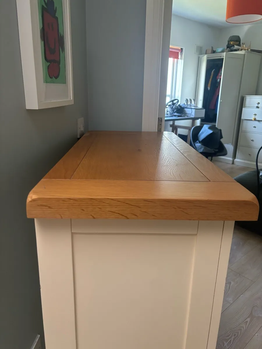 5 drawer chest of drawers Solid wood. Cream & Oak - Image 4