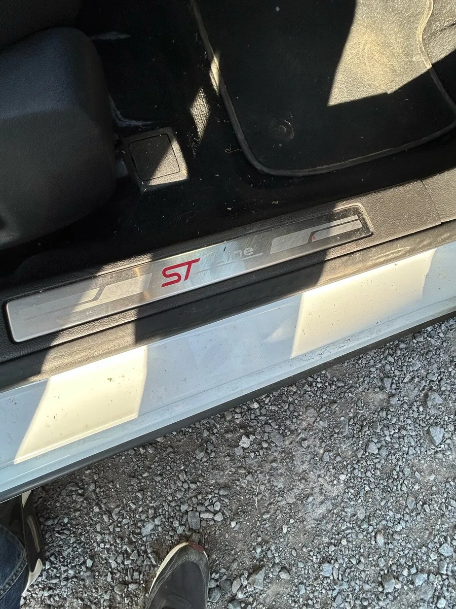 Car - Image 3