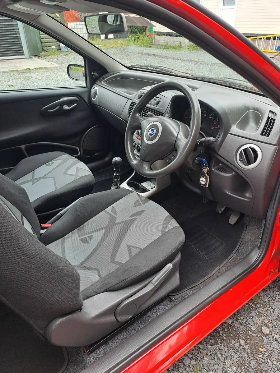 Fiat Punto 2004 - Image 2