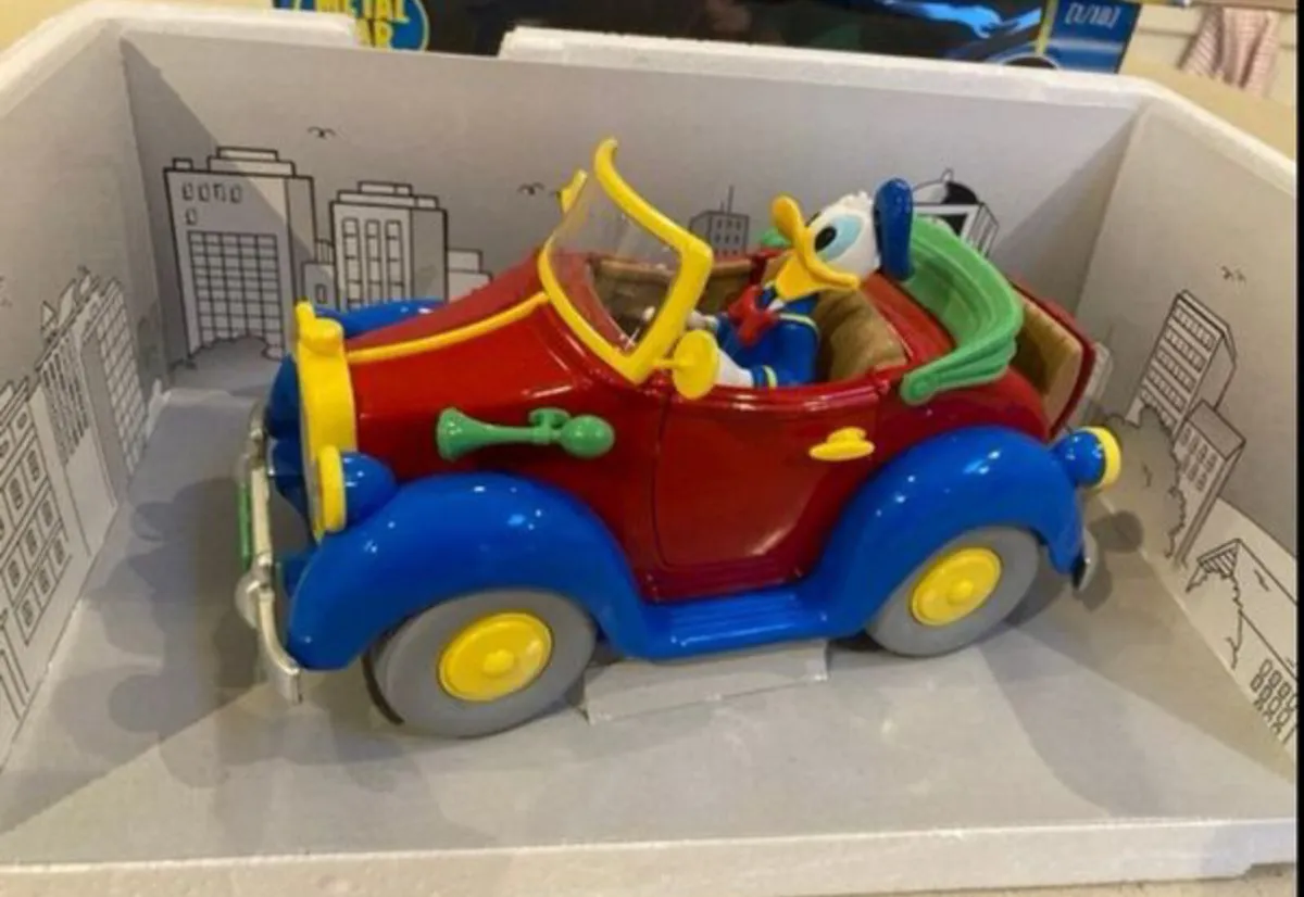 Disney models car lot of two 1.18 Burago - Image 2
