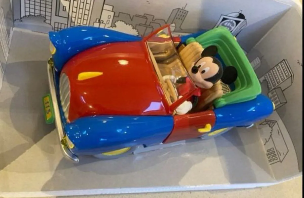 Disney models car lot of two 1.18 Burago - Image 3