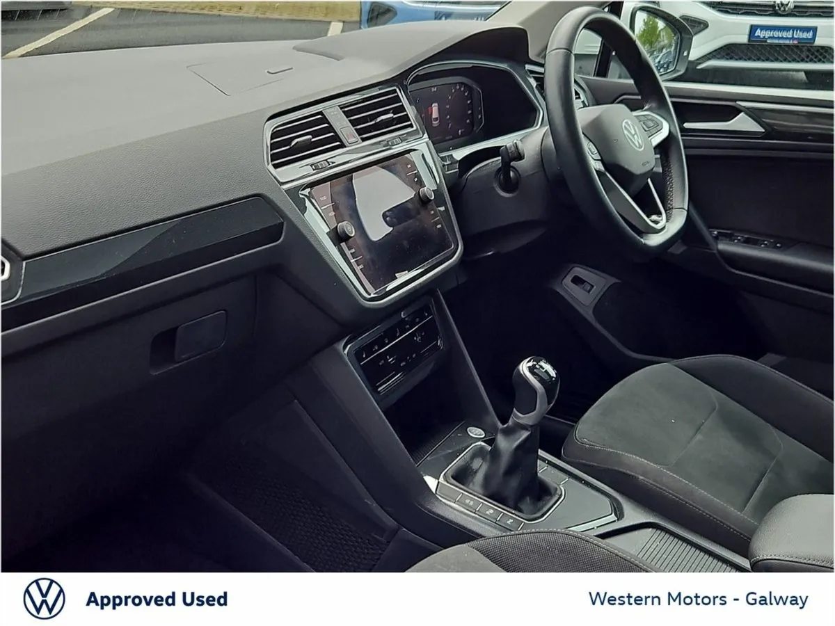 Volkswagen Tiguan Elegance  Sports Pack  Easy Ope - Image 4