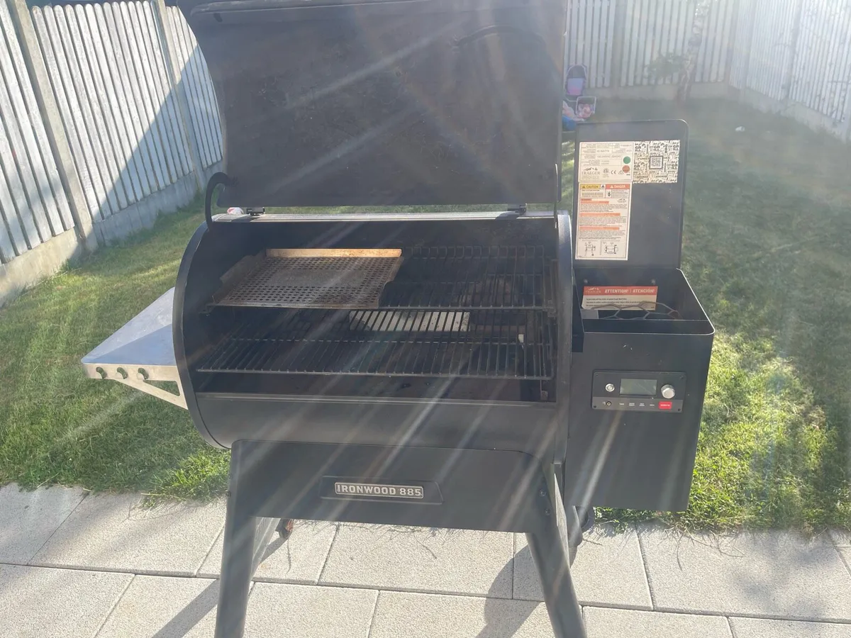 Traeger Ironwood 885 Smoker - BBQ - Image 1