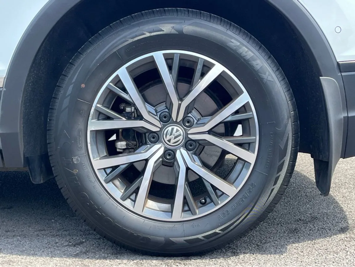 Volkswagen Tiguan CL 2.0 TDI Manual 6speed FWD 15 - Image 4