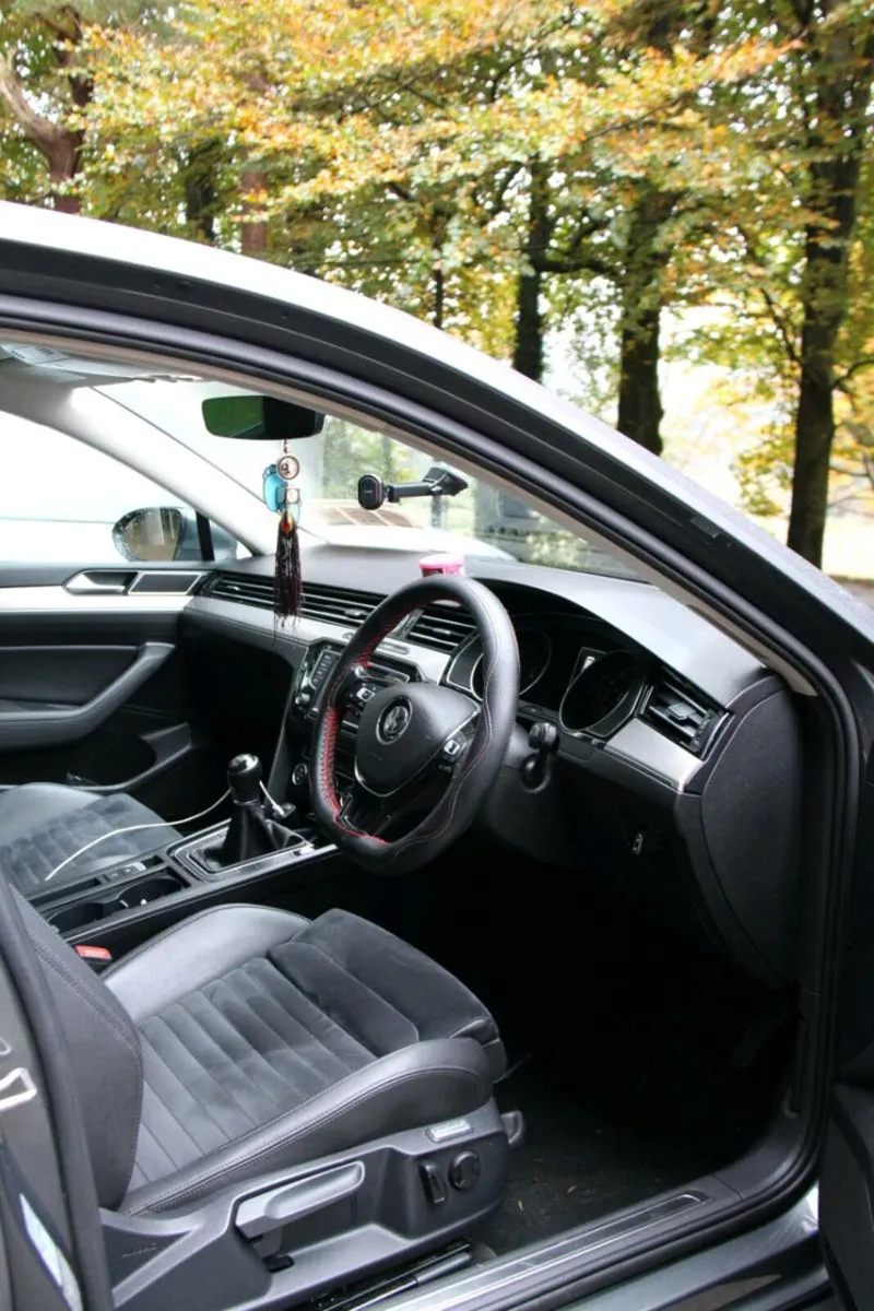 VW Passat 1.6 TDI luxury trim - Image 3