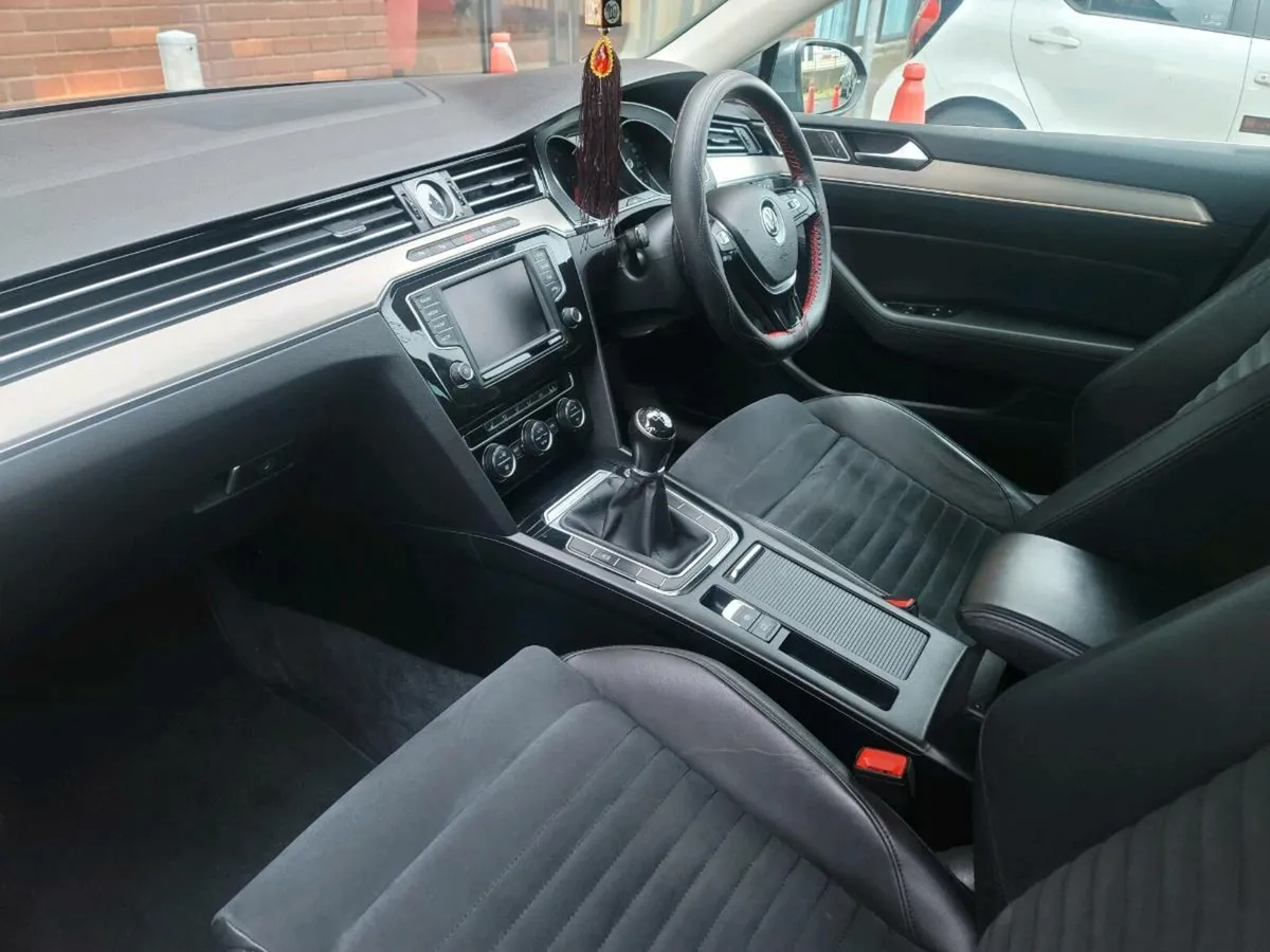 VW Passat 1.6 TDI luxury trim - Image 4