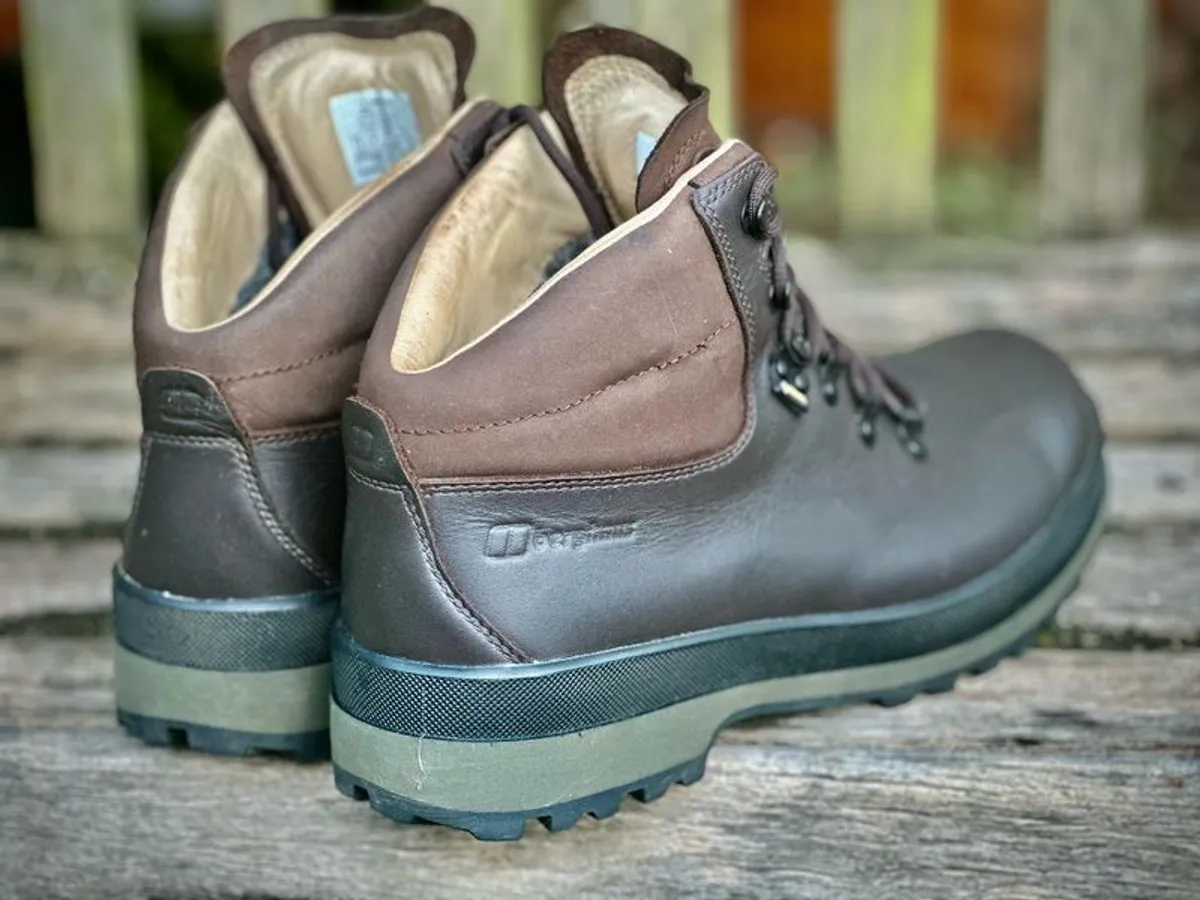 Berghaus Hillmaster II GTX Hiking Boots. Size 9 - Image 3