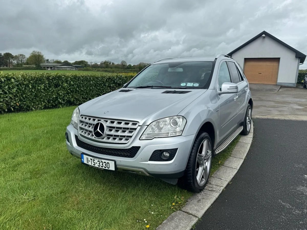 Mercedes ML 350 Commercial - Image 4