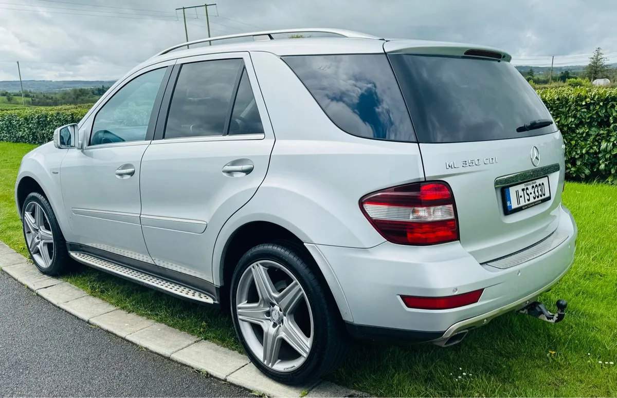 Mercedes ML 350 Commercial - Image 2