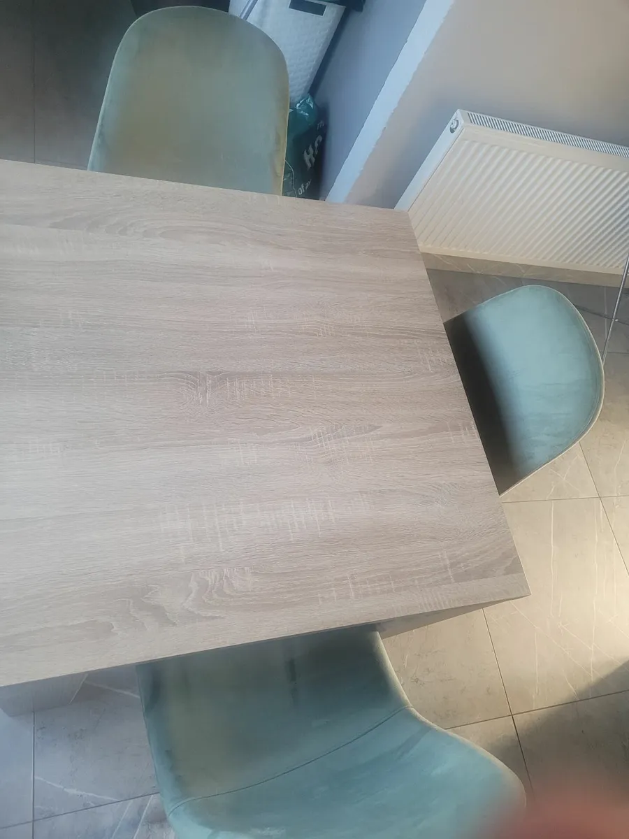 Table and 4 chairs - Image 3