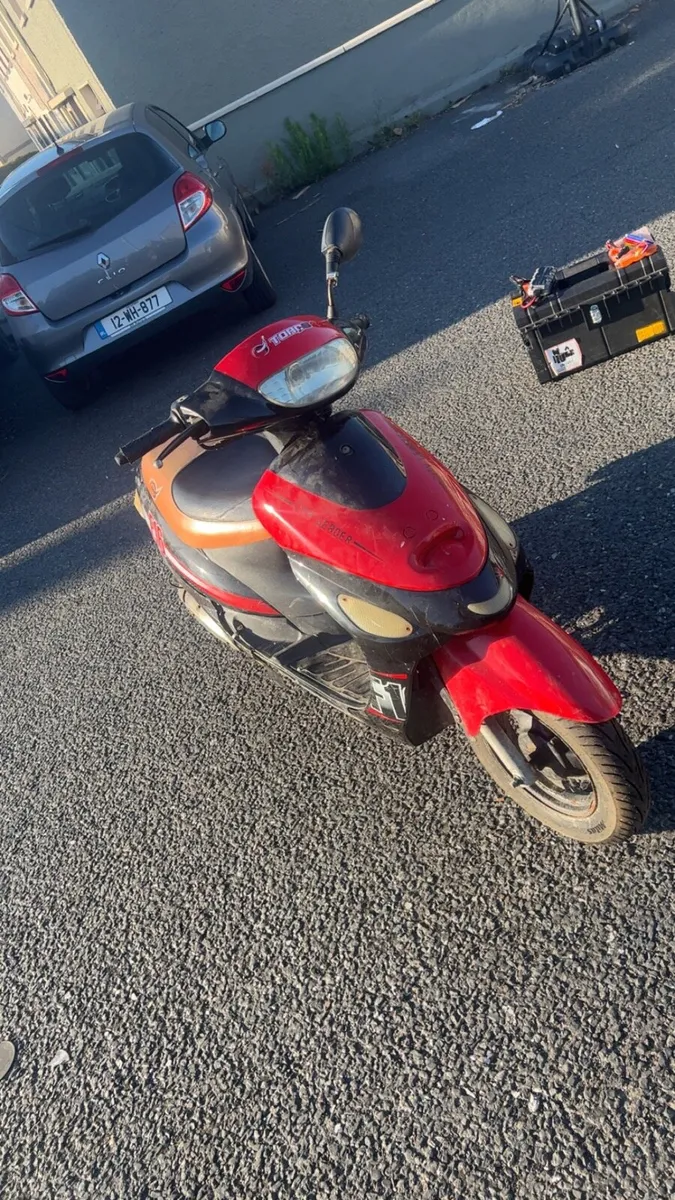 2017 moped - Image 1