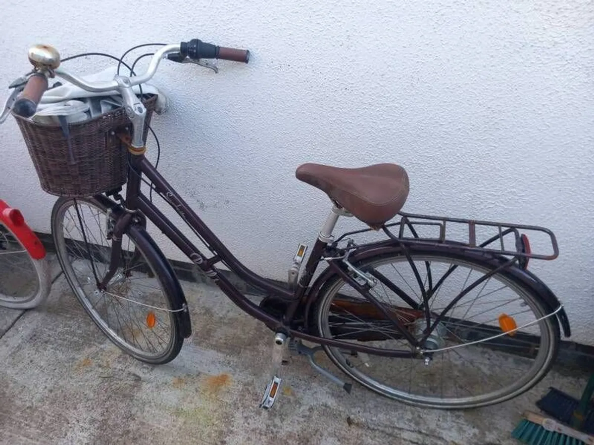 2 x Womens Bicycle, City Bike - Image 1