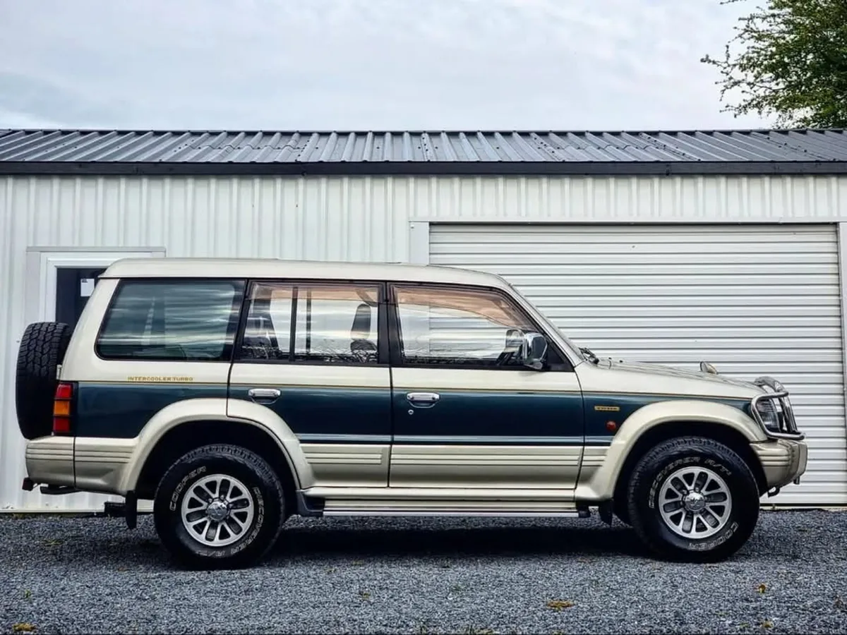 2x Mitsubishi Pajero MKII + Toyota Hilux Surf - Image 1