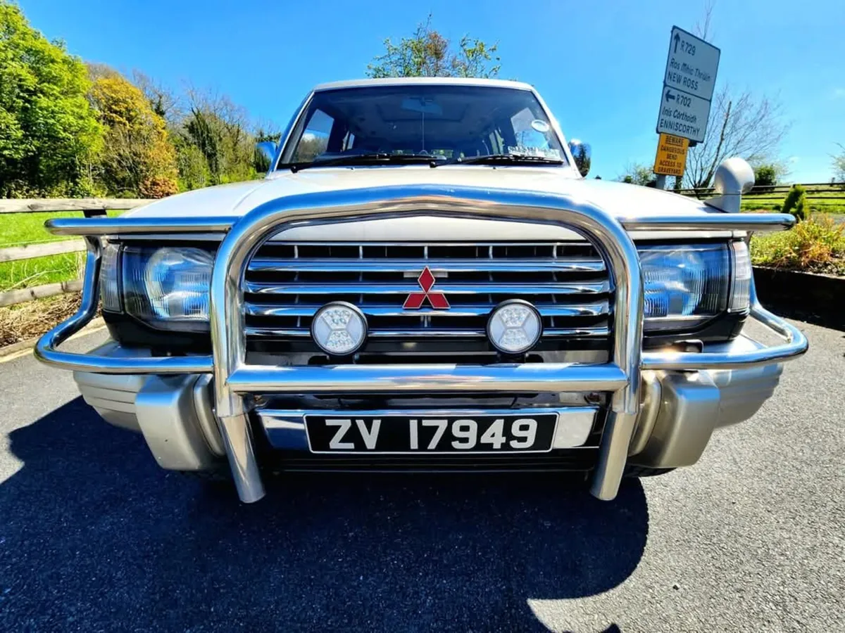 Mitsubishi Pajero MKII + Toyota Hilux Surf SSR-X - Image 3