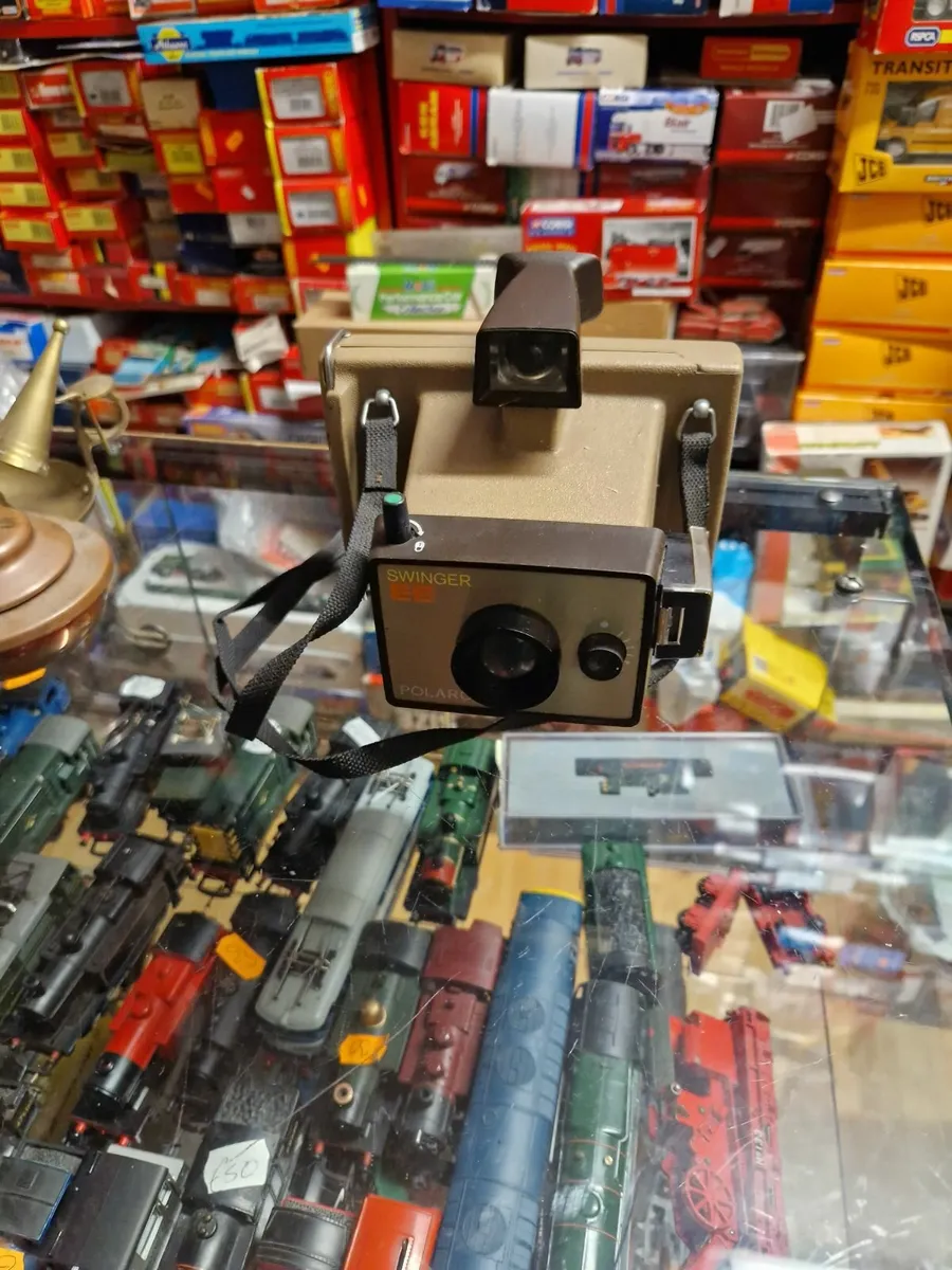 Vintage Retro Swinger Camera - Image 1