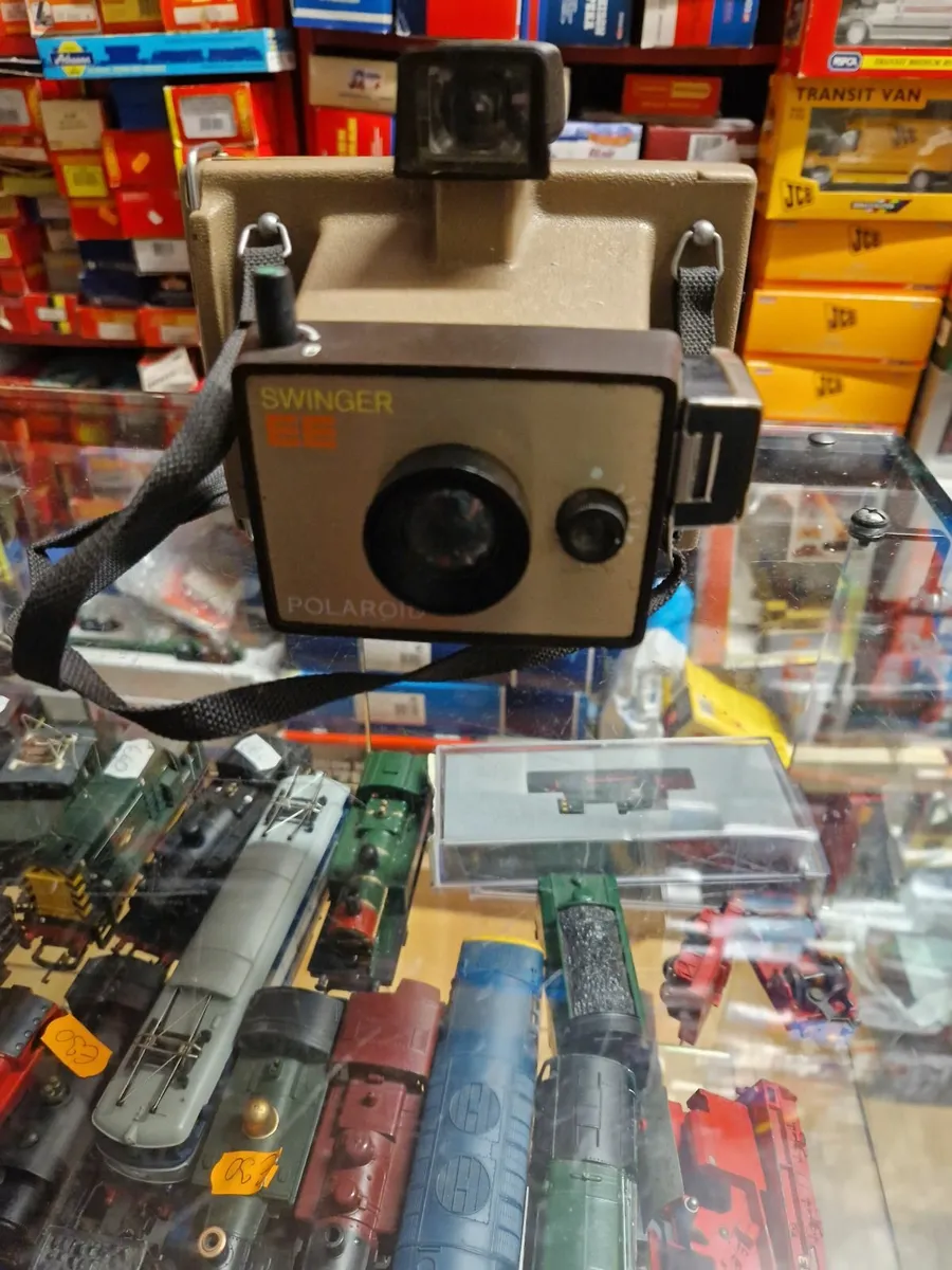 Vintage Retro Swinger Camera - Image 2